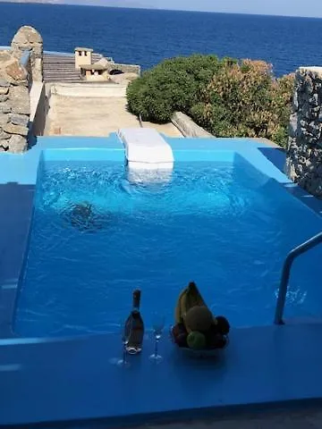 מלון אורנוס Poseidon Secret Blue Pools